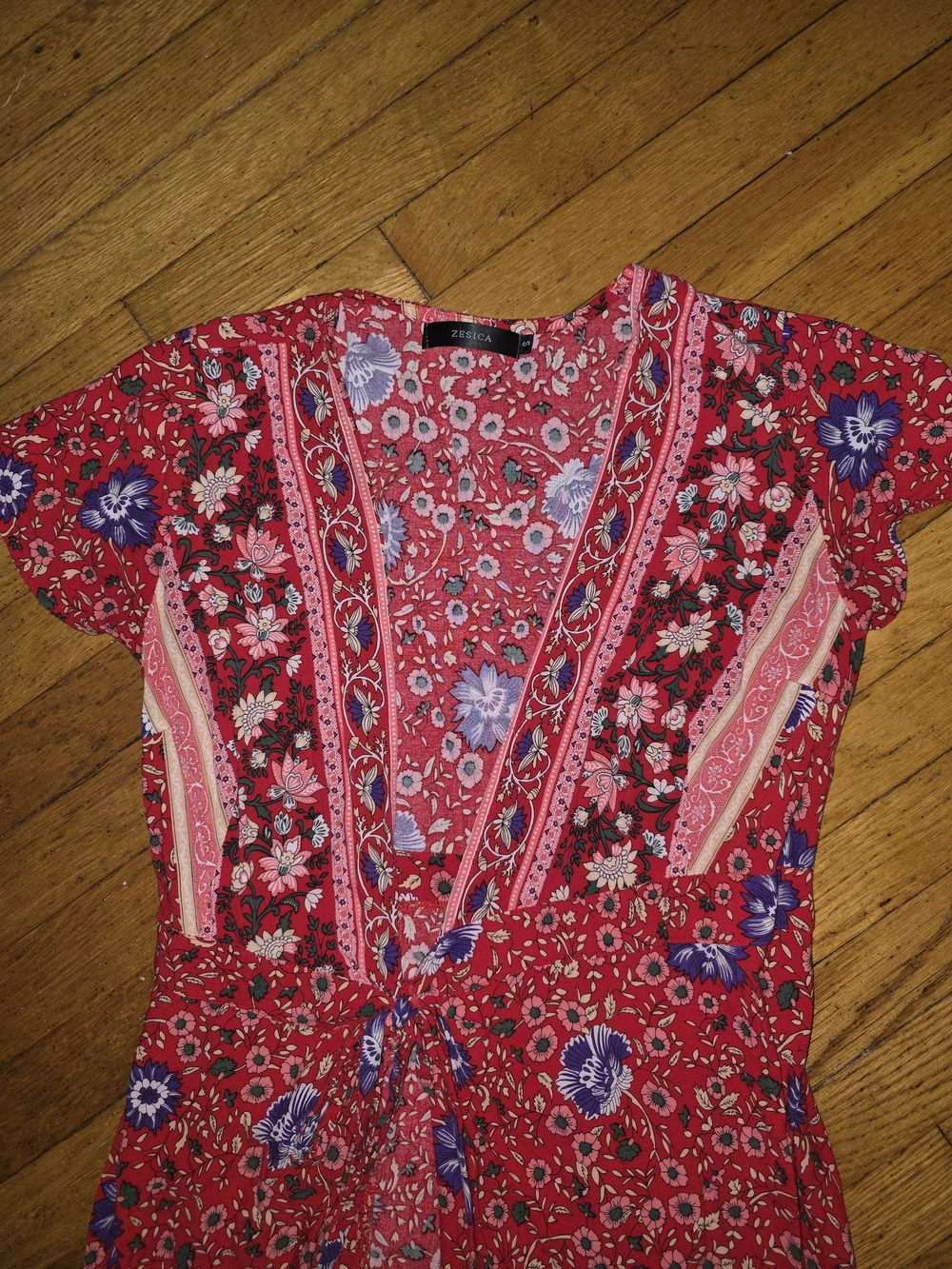 Bohemian Red Floral V-Neck Maxi Dress with Tie Waist - Picture 3 of 4